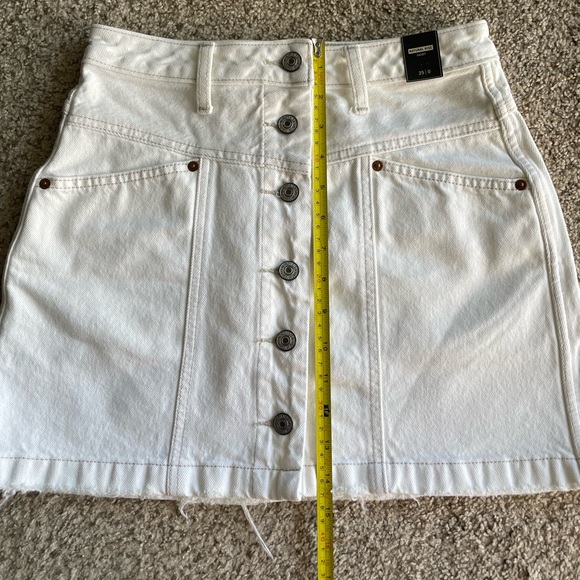 Abercrombie & Fitch White Denim Skirt Button Closure Natural/Hi Waist Sz 25 / 0 - Picture 9 of 11